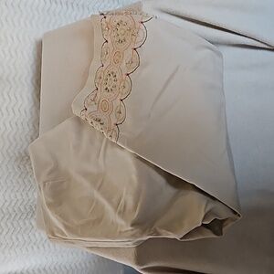 Plus size 16 Dress Barn creamed colored capri's with embroidery design.